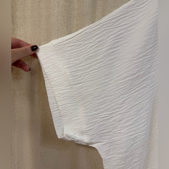 Zenana White Oversized Tunic with V-Neck and Short Sleeves - Picture 3 of 4